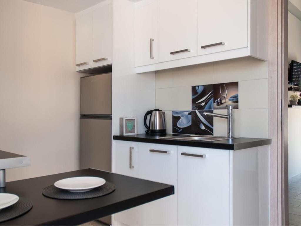 Konstantinou Apartment - Smart & Roof Top Terrace Athene Buitenkant foto